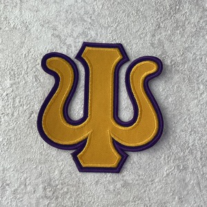 Patchs brodés en feutre non tissé de haute qualité, écologiques, thermocollés, avec lettres grecques pour sororités et fraternités, vente en gros - Product Image 1