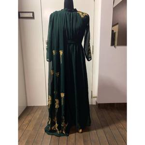 Robe fourreau en satin faite main de créateur pour les soirées, taille empire avec imprimé floral, travail Zari et sequins - Product Image 3