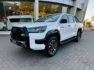 Camioneta Deportiva Usada 2025, Doble Cabina, Diésel 2.8L, 4x4 - Product Image 2
