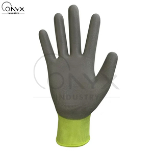 Gants anti-coupure gris avec détails noirs, gants de sécurité, protection des mains, vêtements de travail pour usage industriel - Product Image 3