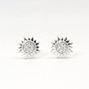 ต่างหูแฟชั่น925เงินรูปดวงอาทิตย์ประดับเพทายรูปทรงเรขาคณิตแบบเรียบง่าย - Product Image 1