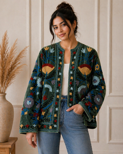 Veste de protection réversible en coton tissé respirant, brodée et matelassée, motif floral Suzani vintage, gaufrée, écologique et coupe-vent - Product Image 1