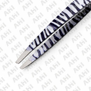 Pince à épiler professionnelle AHI de luxe en acier inoxydable biseauté, écologique, durable et personnalisable - Product Image 4