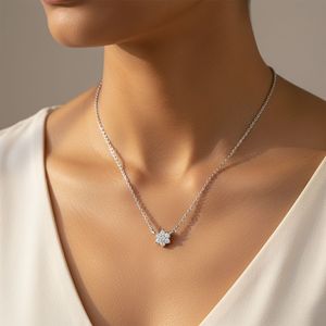 Colgante de flor con racimo de puntas brillantes redondas de 0.10 quilates - Product Image 1