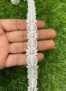 Encaje de algodón importado con acabado impecable y calidad de tela duradera para marcas de moda. - Product Image 2