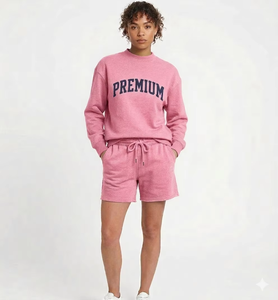 Ensemble molletonné col roulé pour femme, moderne et hivernal, en coton respirant, doux, chaud et confortable, coupe décontractée, tenue élégante pour tous les jours - Product Image 1