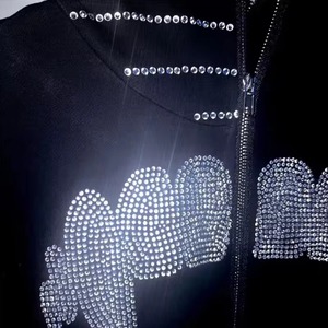 Hoodie zippé oversize tendance hiver style grunge 100% coton streetwear tie-dye avec motif graphique toile d'araignée et dents en strass sur le devant - Product Image 6