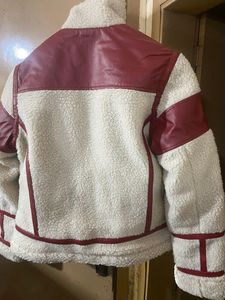 Chaqueta de cuero con forro de piel para hombre, estilo casual de invierno, con cuello alto, cierre de cremallera y logo frontal, ideal para Navidad (estilo Papá Noel) - Venta al por mayor de Furat Leathers - Product Image 2