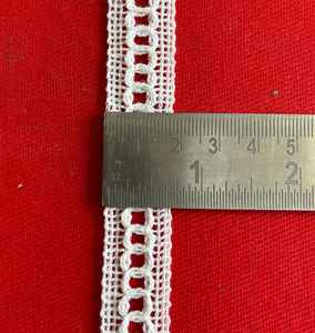 Atractivo encaje de algodón con acabado impecable y calidad de tela duradera para marcas de moda. - Product Image 1