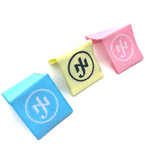 Étiquette de bordure de t-shirt OEM 2026 personnalisée, étiquette souple pour poignets, étiquettes tissées découpées au laser en rouleau pour vêtements - Product Image 1