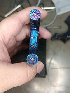 Ciseaux en acier inoxydable de qualité supérieure avec finition bleu violet et or pour une coupe de précision professionnelle, couture, tailleur, artisanat - Product Image 2