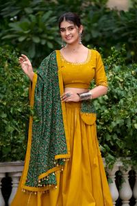 Lehenga en coton avec broderie à la main et travail Gota Patti, style miroir, avec chemisier et dupatta – Ensemble spécial Navratri Lehenga Choli - Product Image 6