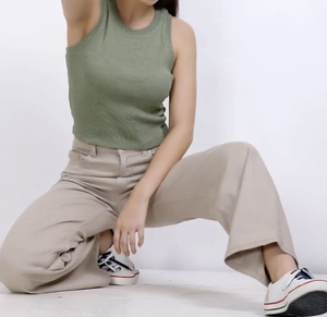 Débardeur court tendance pour femme, coupe ajustée, idéal pour l'été, style décontracté, basique mais de haute qualité, vente en gros - Product Image 5