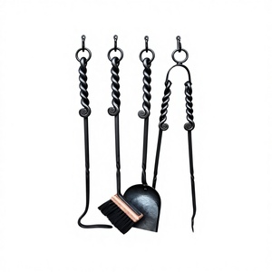 ชุดอุปกรณ์เตาผิงแบบตีขึ้นรูปด้วยมือ ทนทาน ชุดอุปกรณ์โลหะสำหรับเตาผิง ประกอบด้วย คีมจับถ่าน ที่ตักถ่าน แปรงปัดถ่าน และแท่นวาง สำหรับใช้ภายในและภายนอกอาคาร - Product Image 1