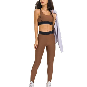 Ensembles de yoga 2 pièces pour femmes en Spandex/Polyester, imprimés sans couture, soutien optimal, vêtements de sport respirants pour la gym, taille élastique, fermeture frontale rapide - Product Image 1