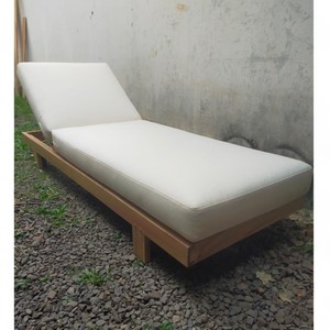 Chaise longue de plage moderne en teck avec tissu imperméable, transat d'extérieur pour hôtel, complexe hôtelier, bord de piscine, patio – Fabricant OEM ODM sur mesure - Product Image 5