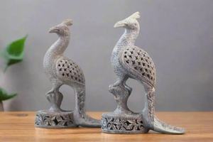 Estatua de pavo real de piedra de savia |   Escultura de Pájaro Hecha a Mano con Piedra India |   Artículos Decorativos para el Hogar y Regalos para Exportación - Product Image 1