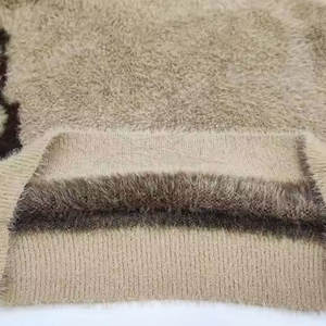 Pull en mohair respirant à logo frontal au design moderne, tricot flexible de haute qualité, pull d'hiver pour homme en vente - Product Image 5