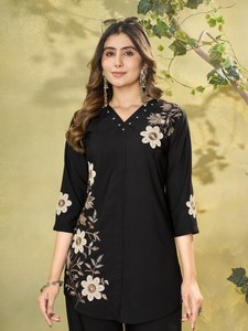 1. Conjunto de dos piezas de rayón pesado bordado de primera calidad para mujer con pantalones rectos |   Ropa Étnica Informal |   Exportación al por Mayor - Product Image 3
