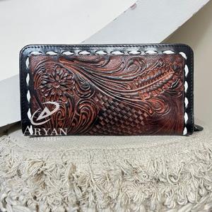 Bolso de mano de cuero vacuno hecho a mano para mujer, estilo único, con detalles y aspecto elegante, perfecto para fiestas, de la March Expo. - Product Image 1