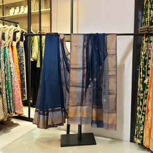 Sari Jari Pallu Bada Border para Mujer de STUDIO N, Prenda Elegante con Intrincado Trabajo de Jari y Detalle de Borde Ancho - Product Image 1