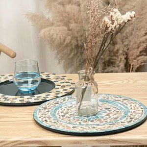 แผ่นชาร์จเปลือกหอยมุกโมเสคพร้อมดอกไม้สีฟ้าตกแต่งตรงกลางแผ่นรองจานทรงกลมสำหรับการตั้งค่าโต๊ะและการตกแต่งรับประทานอาหาร - Product Image 6