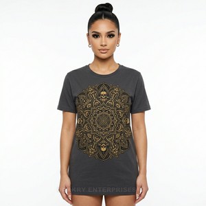 T-shirt personnalisé pour femme avec motif mandala crâne doré, en coton, coupe oversize, imprimé gothique, vente en gros, fabricant de hauts graphiques pour femmes - Product Image 1