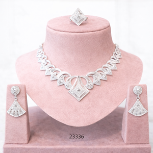 Elegante conjunto de collar con diseño de hojas en acabado dorado y plateado con pendientes colgantes a juego 23333 - Product Image 4