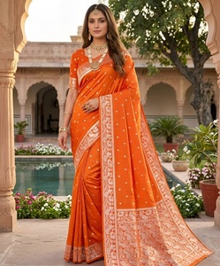 Sari Tradicional Indio de Seda Banarasi con Tejido Zari, para Bodas, Eventos Festivos, Atuendo Femenino Reciclado - Product Image 1