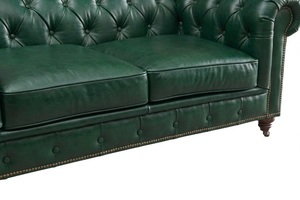 Sofá Chesterfield de Cuero Verde Clásico de 3 Plazas con Brazos Enrollados, Estilo Europeo Moderno - Product Image 4