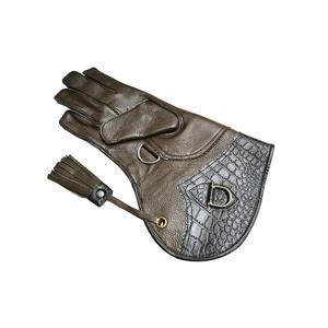 Gants de fauconnerie en cuir avec motif crocodile et pompon, faits à la main pour la chasse, l'entraînement des oiseaux et l'usage quotidien - Product Image 6