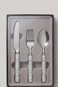 Ensemble de couverts modernes glamour et scintillants avec manches brillantes, finition argentée, pour une table élégante et idéal pour offrir. - Product Image 6