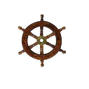 Decoración inspirada en un faro con timón de barco de madera, diseñada para enriquecer interiores con temática oceánica con un carácter costero rústico. - Product Image 6