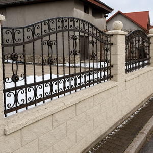 Panneaux de clôture décoratifs en fer forgé, clôture de sécurité extérieure personnalisée pour projets résidentiels et commerciaux - Product Image 3