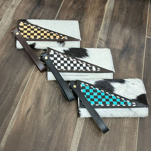 กระเป๋าคลัทช์หนังวัวแท้ลายตารางหมากรุก งานแฮนด์เมด รุ่นใหม่ล่าสุด ปี 2025 สำหรับผู้หญิง พร้อมช่องใส่บัตรและสายคล้องข้อมือ หนังแท้คุณภาพสูง - Product Image 4