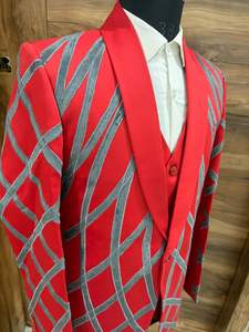 Costume de soirée rouge pour homme, de créateur, avec motif argenté – Blazer à revers châle pour marié, ensemble 3 pièces - Product Image 4