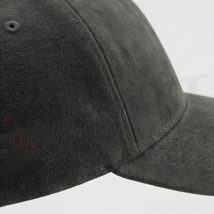 หมวกเบสบอลสีเทาชาร์โคล ผ้าหนังกลับเนื้อสัมผัสพิเศษ ปรับขนาดได้ คุณภาพพรีเมียม เหมาะสำหรับกิจกรรมกลางแจ้งและใช้ในชีวิตประจำวัน ดีไซน์ทันสมัย - Product Image 5