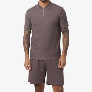 Ensemble tendance pour homme : Polo tricoté uni à quart de zip et short à cordon de serrage – Style de luxe pour l'été - Product Image 6