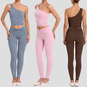 Conjunto de yoga de 2 piezas para mujer: Top corto fruncido de un hombro y leggings de cintura alta, atuendo deportivo liso - Product Image 1