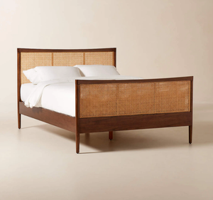 Cadre de lit moderne en teck massif avec tête et pied de lit en rotin naturel tressé, mobilier de chambre minimaliste et contemporain - Product Image 1