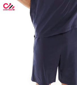 ชุดเสื้อยืดและกางเกงขาสั้นสีพื้นคุณภาพสูง ชุดออกกำลังกายฤดูร้อน เสื้อยืดแห้งเร็วและกางเกงขาสั้น ชุดเสื้อยืดและกางเกงขาสั้นพร้อมโลโก้สั่งทำสำหรับผู้ชาย - Product Image 4