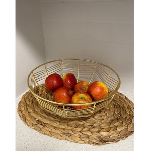 Panier de rangement pour fruits et légumes en métal doré, design attrayant, panier de rangement de cuisine de style panier à fruits en métal pour table - Product Image 1