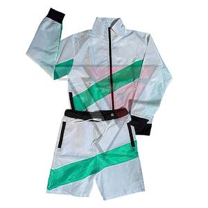 Conjunto deportivo de 2 piezas para hombre, con forro de malla personalizado ODM, chaqueta cortavientos con cremallera y pantalones cortos deportivos. - Product Image 3