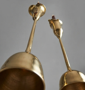 Candelabro de Latón Dorado de 2 Brazos con Forma de Flor Doble, Portavelas para Mesa, Decoración del Hogar - Product Image 1