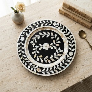 Plato Decorativo Redondo con Incrustaciones de Madreperla, Plato con Diseño Floral para Vajilla de Bodas y Fiestas - Product Image 1