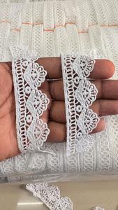 Encajes de Ganchillo Hechos a Mano de Lujo en Dorado, Diseño Ornamentado a Rayas, Bordado Tradicional en Malla, 17MM, para Sarees y Lehengas de Diseñador - Product Image 2