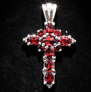 Art Palace - Colgante de Cruz de Plata 925 con Piedras de Granate, Engaste de Garras, Joyería Unisex con Temática Religiosa Cristiana - Product Image 2