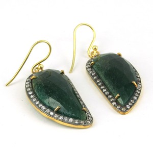 Beauté intemporelle ! Boucles d'oreilles Huggie Bohèmes en Argent Sterling 925 Plaqué Argent avec Aventurine Verte et Zircon Cubique, Bijoux Indiens - Product Image 1