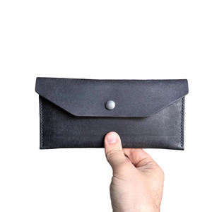 Porte-monnaie de luxe en cuir pleine fleur, doté d'un artisanat élégant, d'un fermeture sécurisée, d'un intérieur spacieux et de composants durables. - Product Image 2
