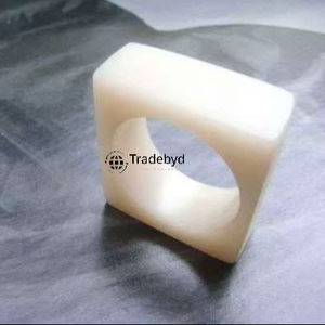 Anneaux de serviette de mariage en résine faits à la main - Écologiques, durables, classiques, accents décoratifs par Tradebyd - Product Image 1